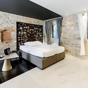 Palace Luxury Apartment